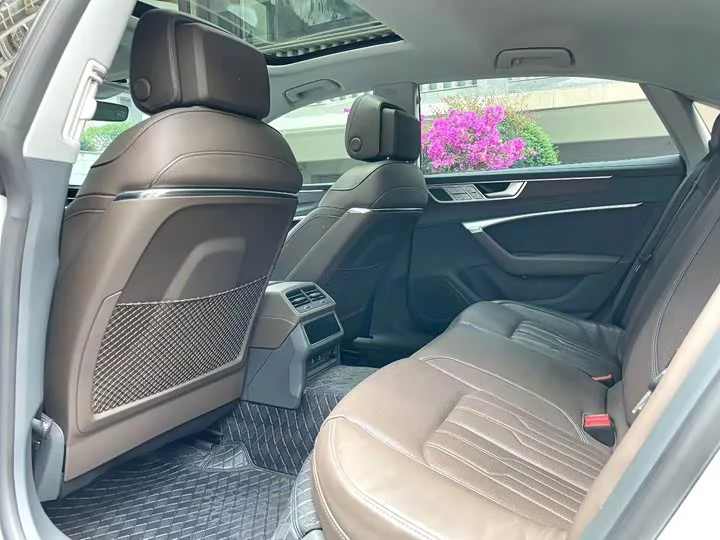 Audi A7L
