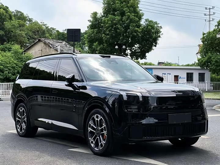 Lynk & Co 900