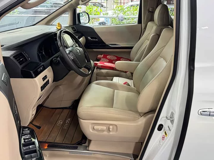 Toyota Elfa