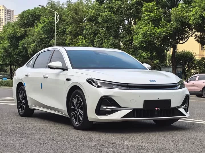 Geely Galaxy A7 EM