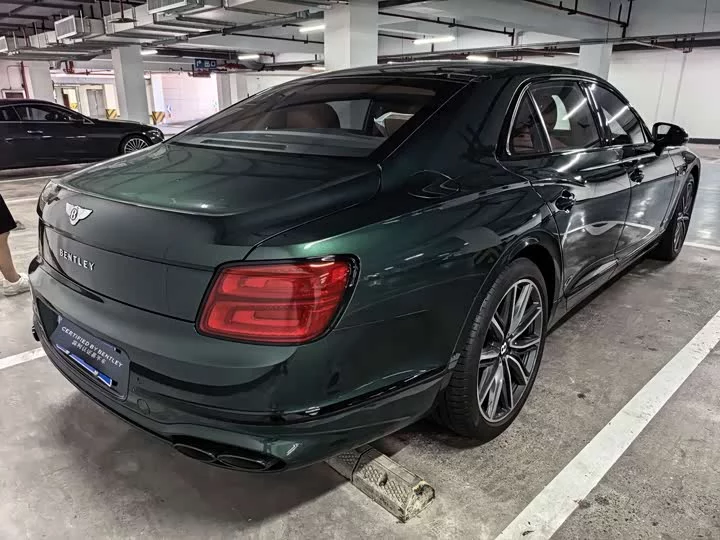 Bentley galloping