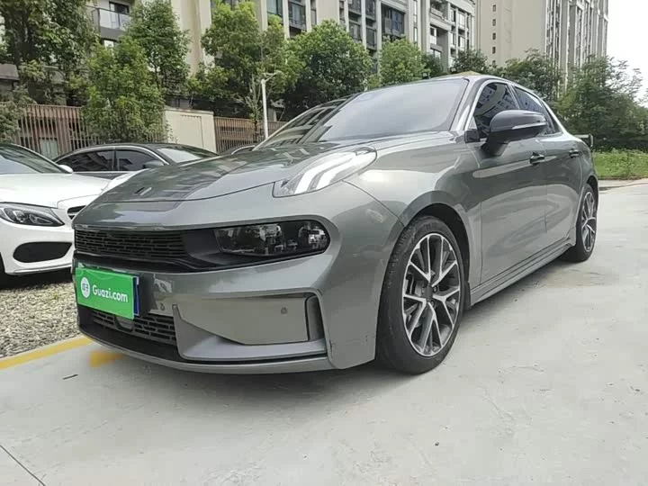 Lynk & Co 03