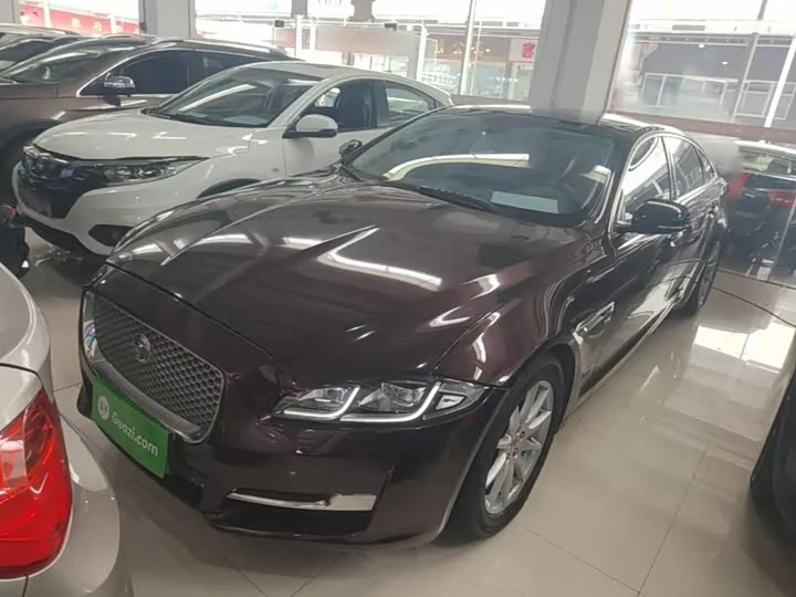Jaguar XJ