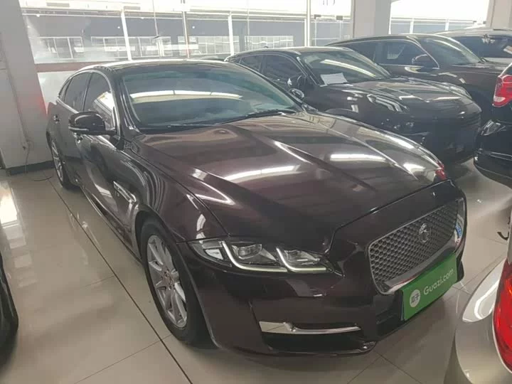 Jaguar XJ