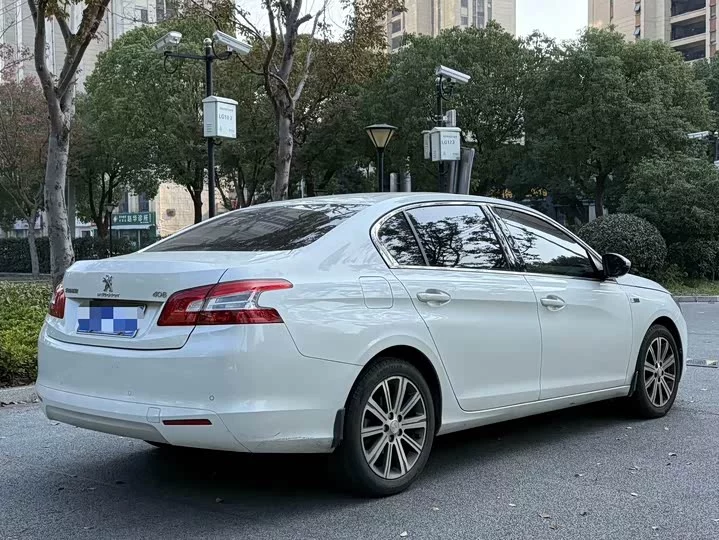Peugeot 408