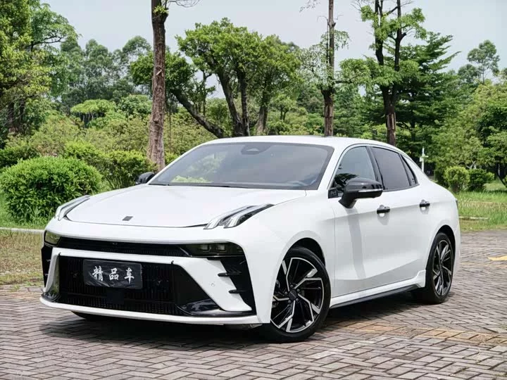 Lynk & Co 03