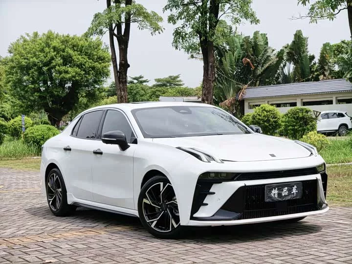 Lynk & Co 03