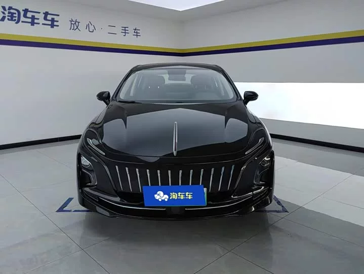 Hongqi E-QM5