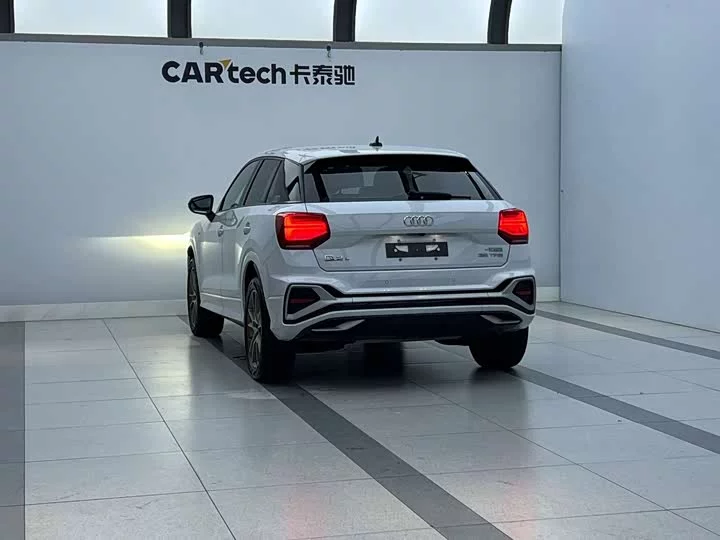 Audi Q2L