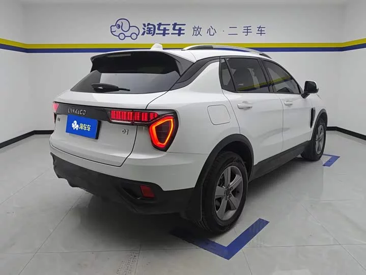 Lynk & Co 01