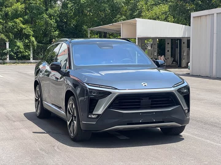 NIO ES8