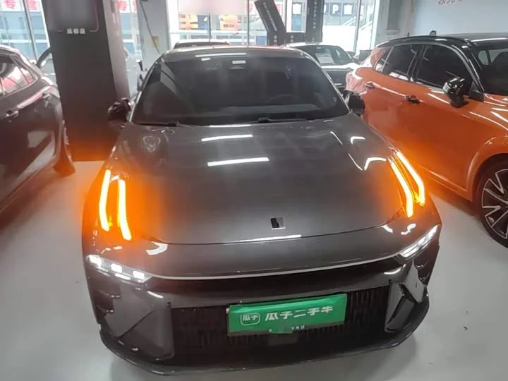 Lynk & Co 03