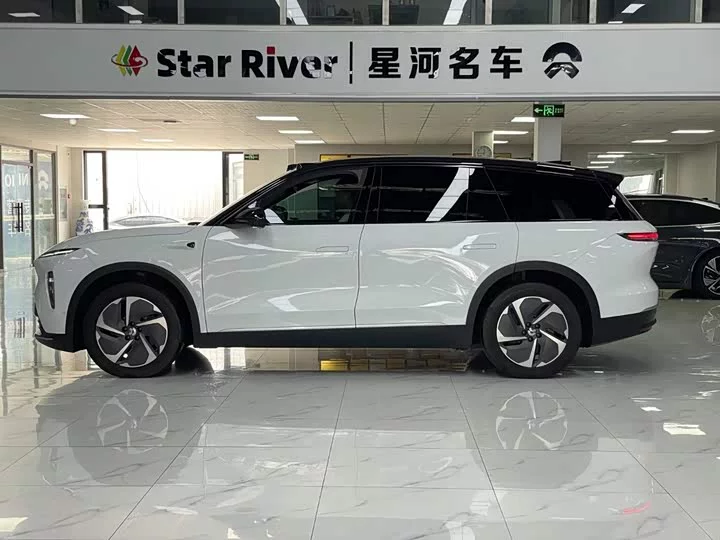 NIO ES8