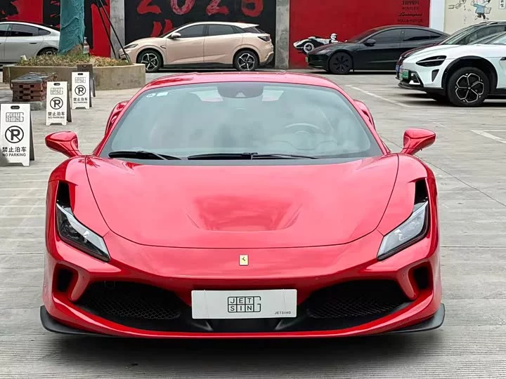 ferrari F8