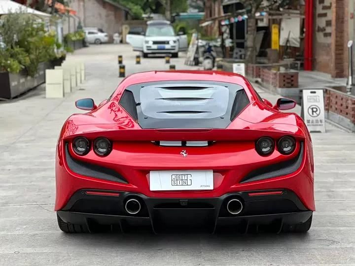 ferrari F8