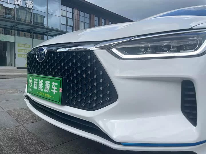 BYD e2
