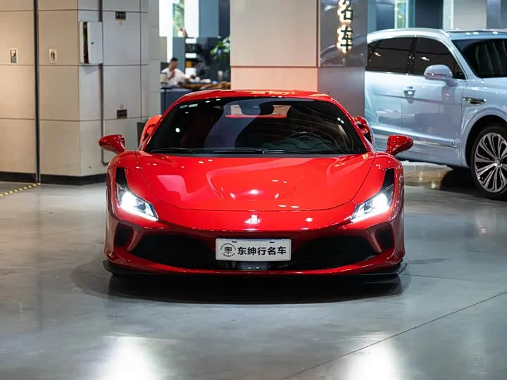 ferrari F8