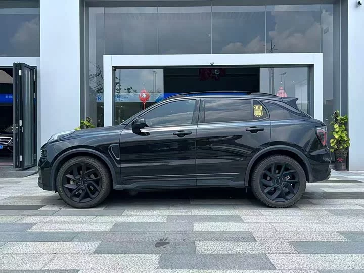 Lynk & Co 01