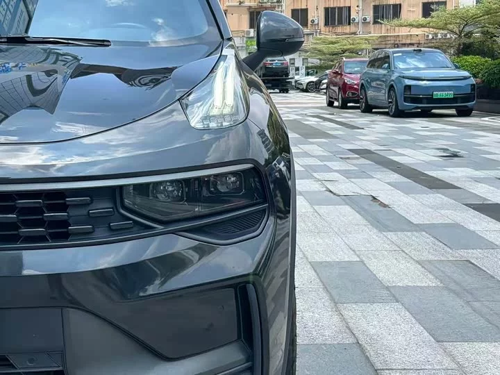 Lynk & Co 01