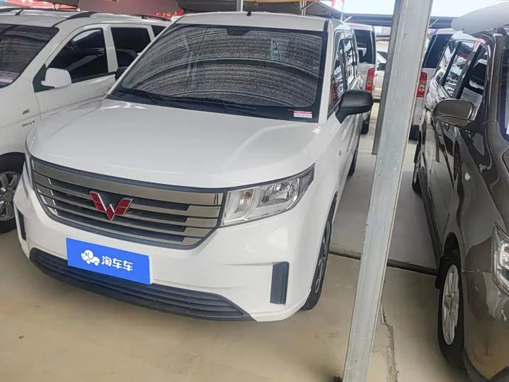 Wuling Hongguang PLUS