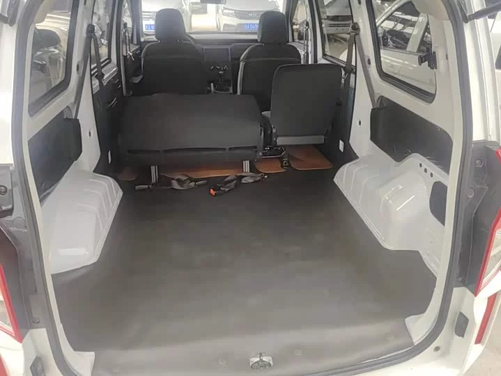 Wuling Hongguang PLUS