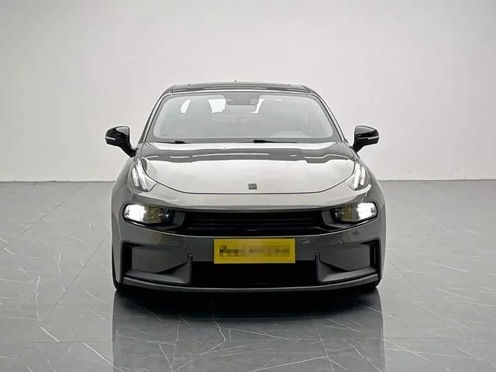 Lynk & Co 03