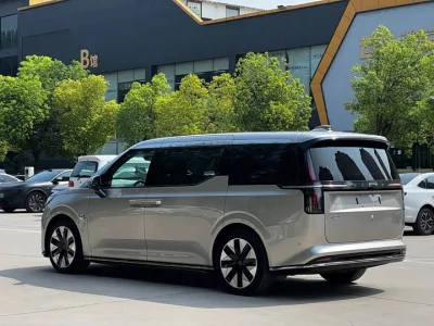 Volvo EM90