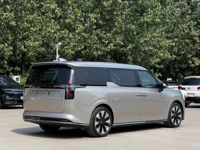 Volvo EM90
