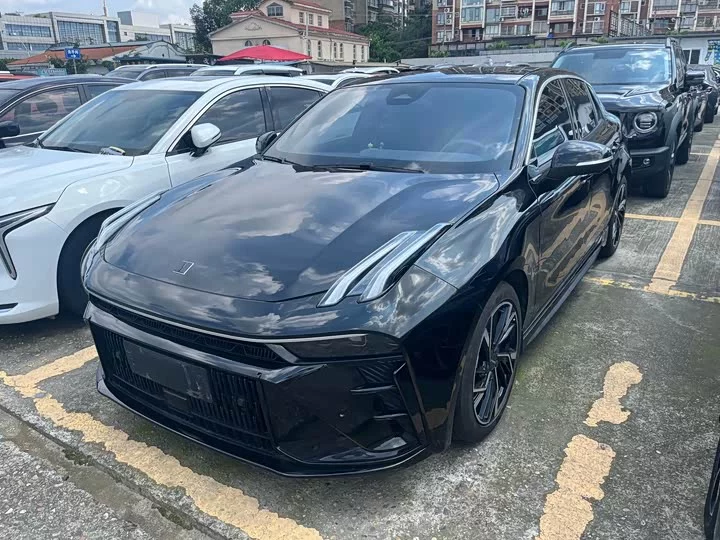 Lynk & Co 03