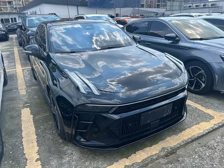 Lynk & Co 03