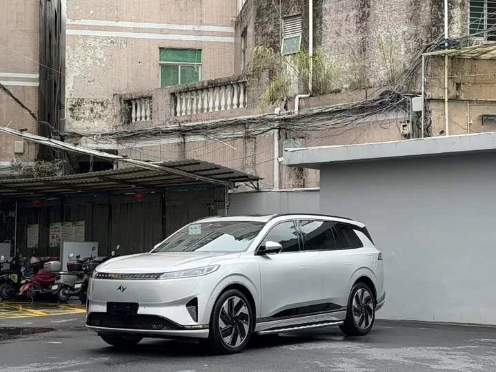 Dongfeng eπ008