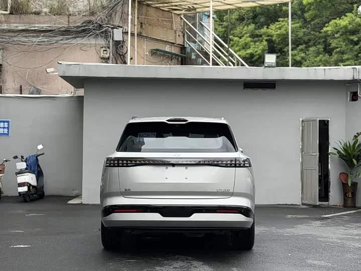 Dongfeng eπ008