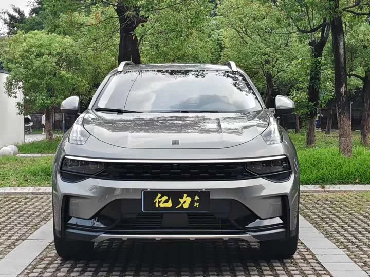 Lynk & Co 01