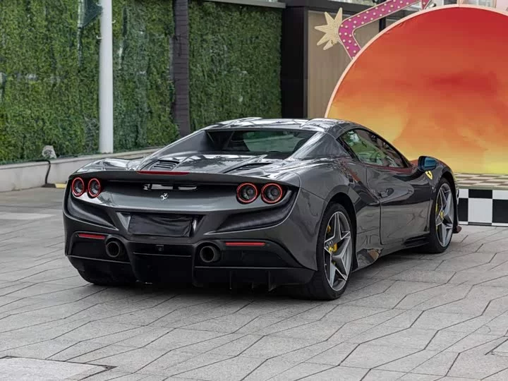 ferrari F8