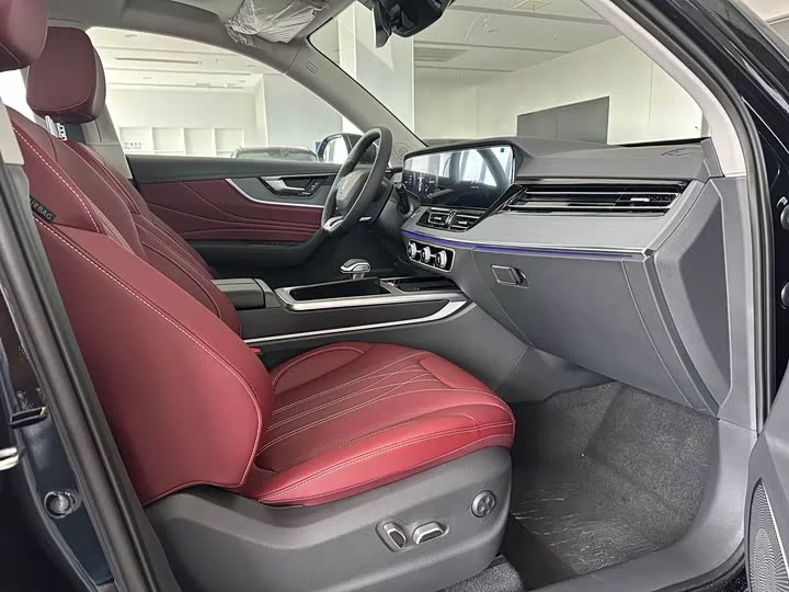 Hongqi HS5