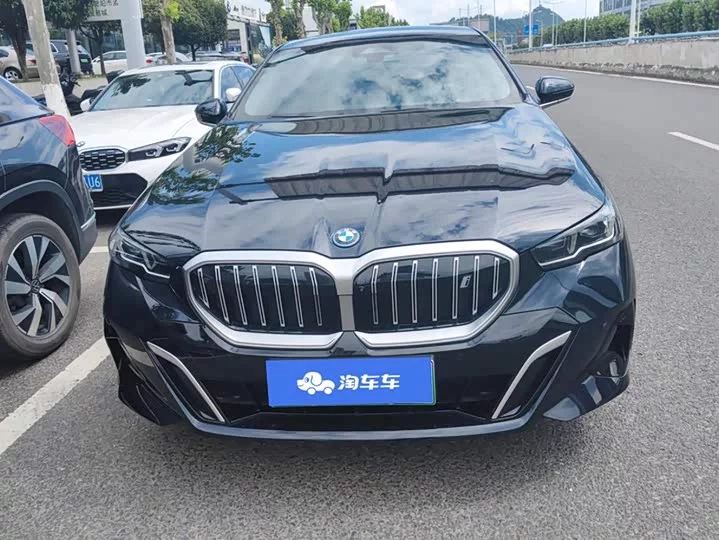 BMW i5