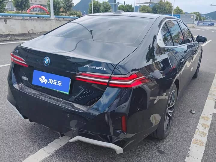 BMW i5