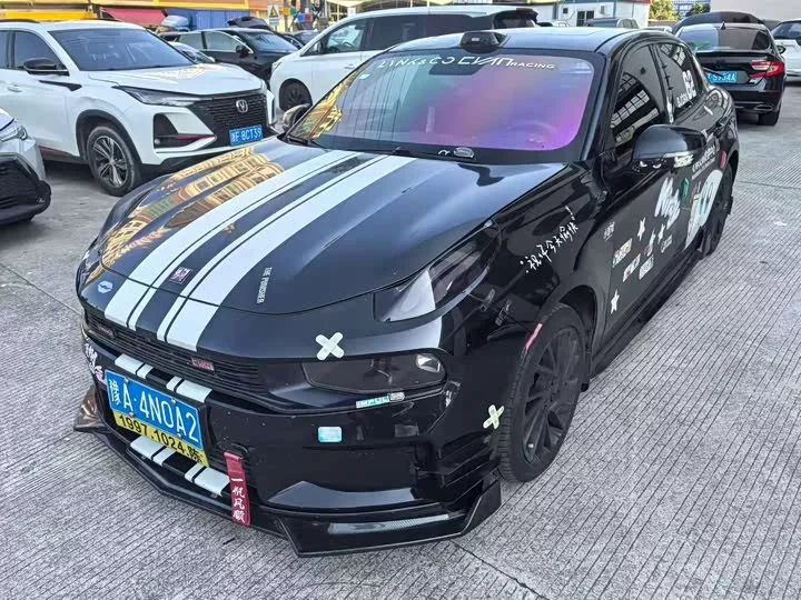 Lynk & Co 03