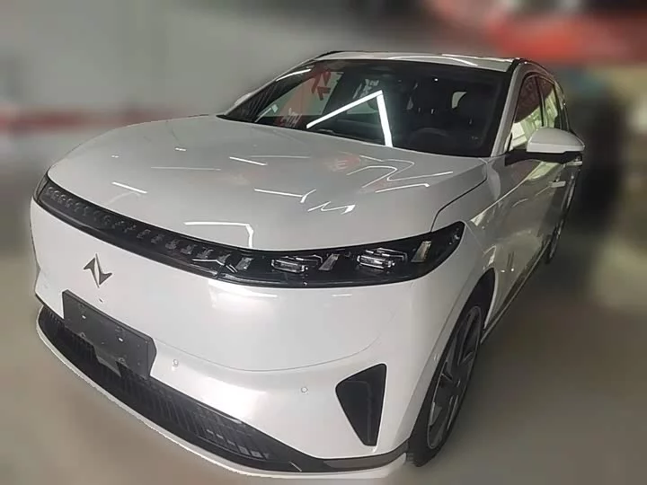 Dongfeng eπ008