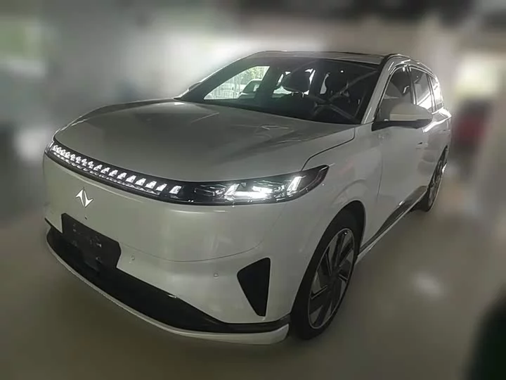 Dongfeng eπ008