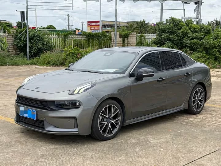 Lynk & Co 03