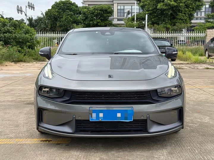 Lynk & Co 03