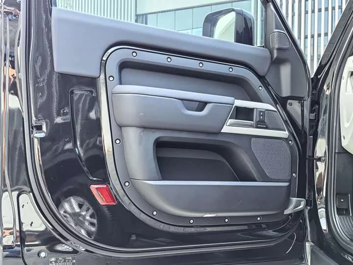 Land Rover guard