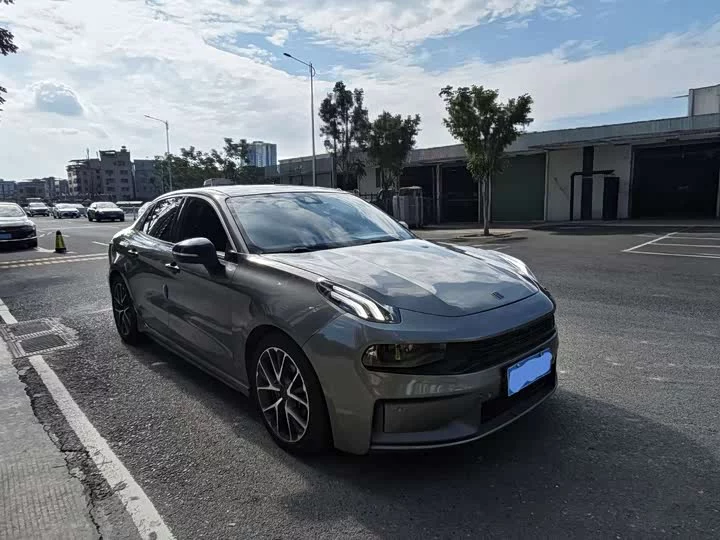 Lynk & Co 03