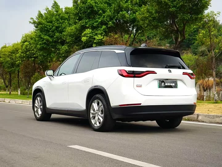 NIO ES8