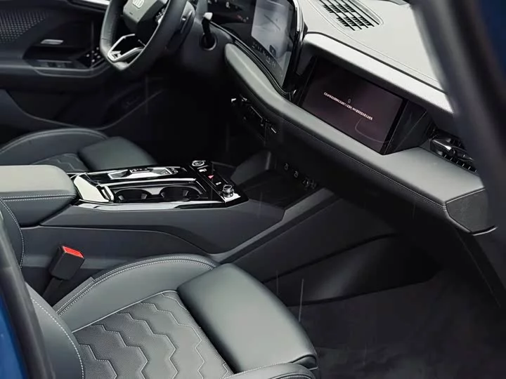 Audi A6L e-tron
