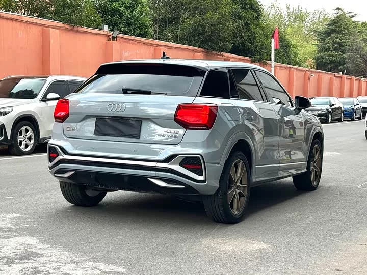 Audi Q2L