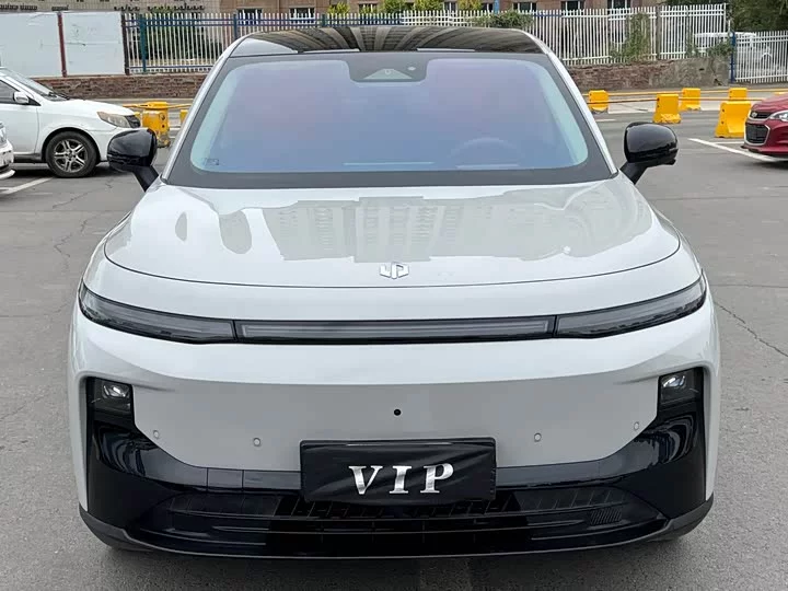 Leapmotor B10