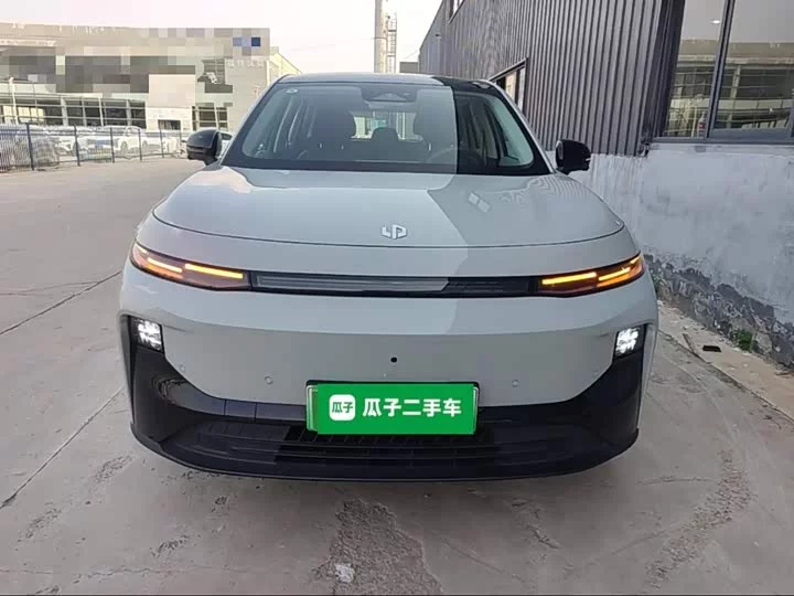 Leapmotor B10