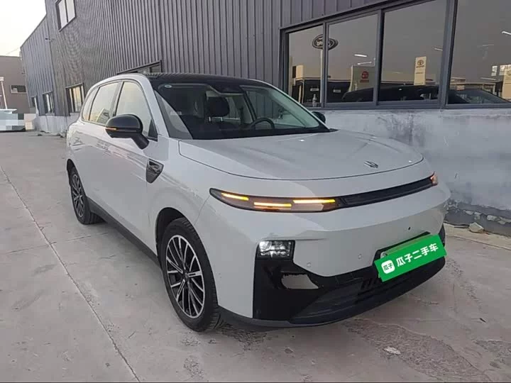 Leapmotor B10